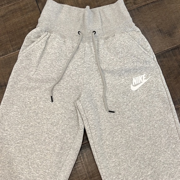 NIKE HIGH WAIST CROPPED PANTS SIZE M - Picture 5 of 16